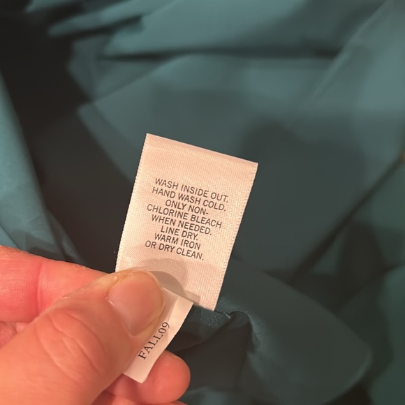 Beautiful Green Sleeveless Blouse - Picture 5 of 5